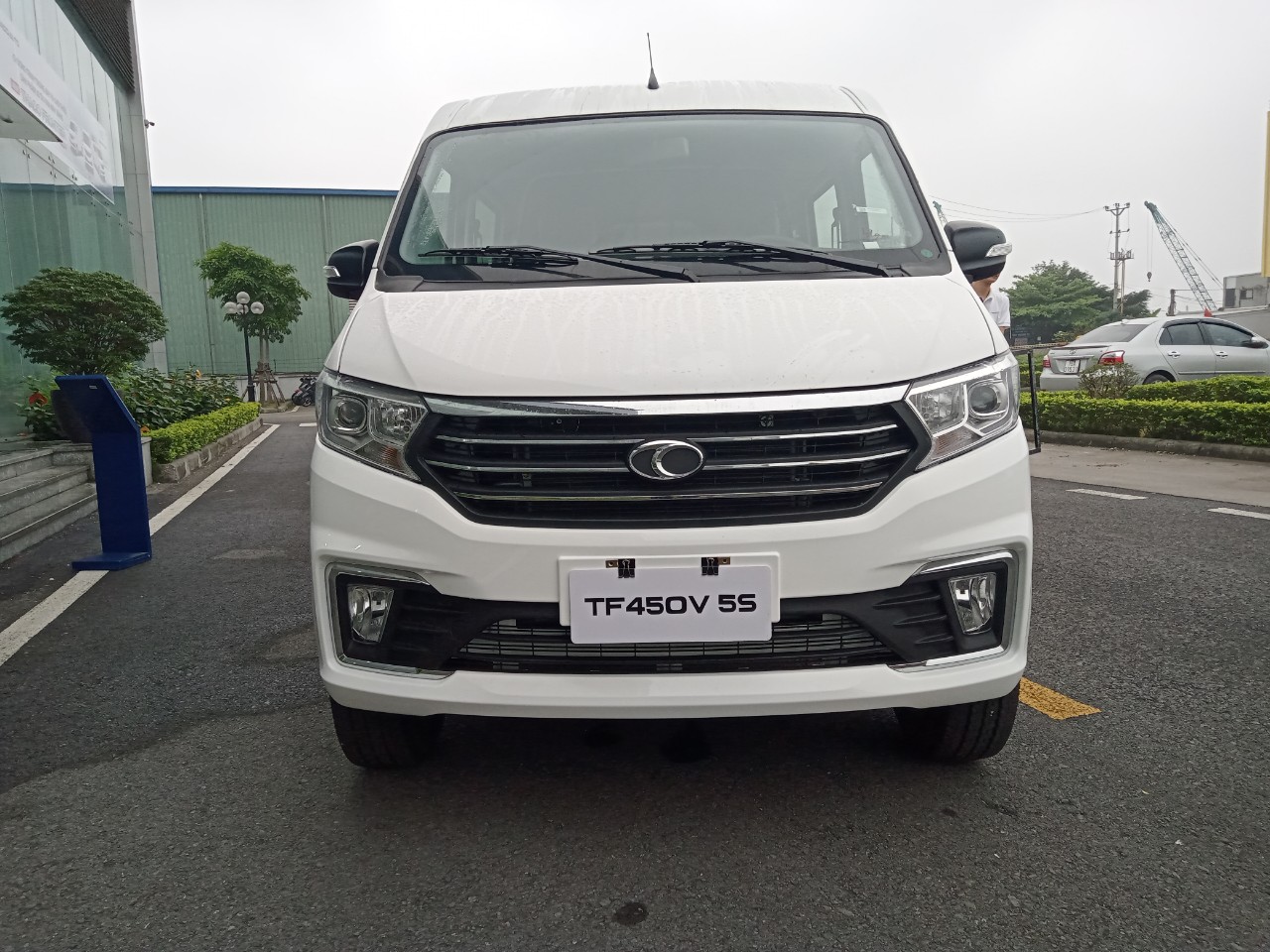 thaco van 5 chỗ 