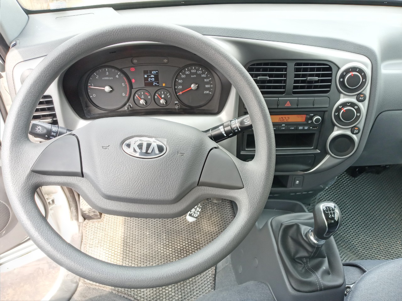 nội thất kia 1.9 tấn